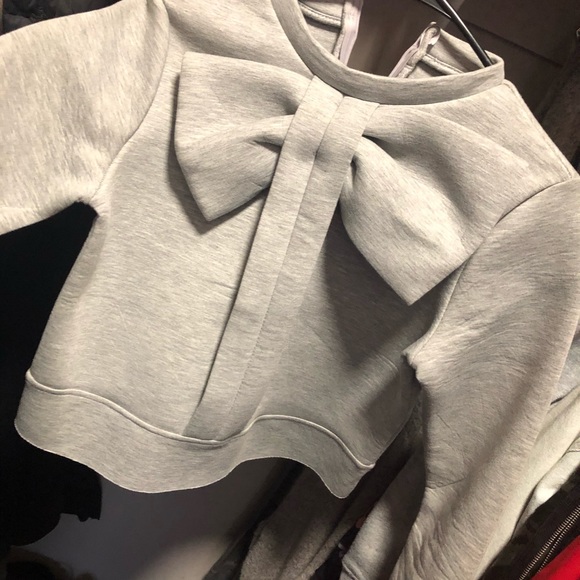 Sweater with a bow - Picture 4 of 7